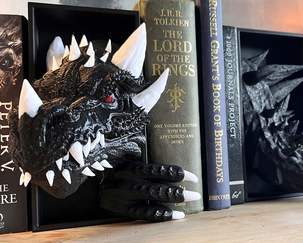 Dragon head and tail book nook fantasy shelf insert 3D printed book nook set with dragon head and tail design Bookshelf insert creating illusion of dragon hiding Fantasy dragon book nook gift for readers and gamers Mythical bookshelf décor with dragon head and tail