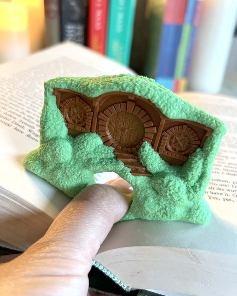 Book accessory for Tolkien fans and cosy fantasy readers