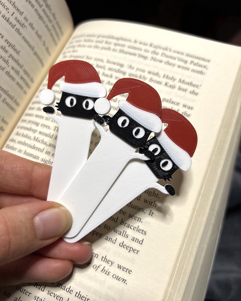 Christmas peeping cat book bookmark, cat wearing a santa hat bookmark for book lovers and cat lovers stocking fillers