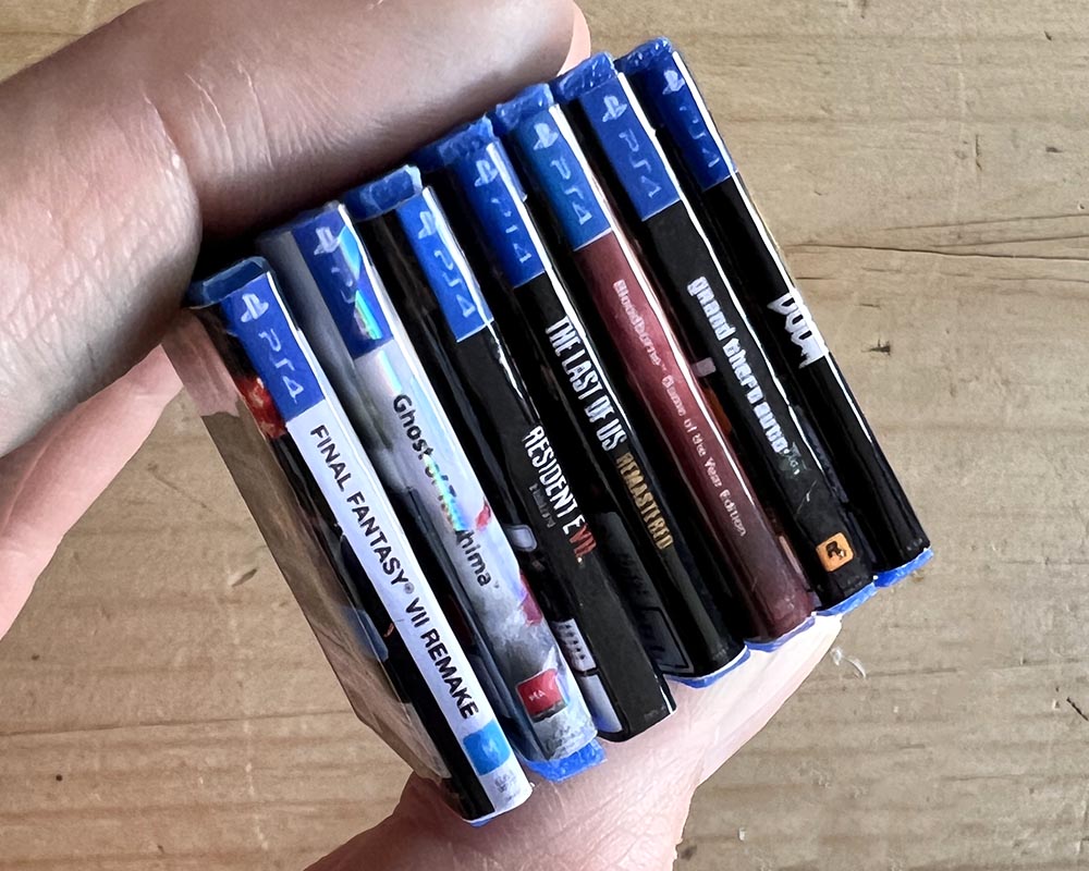 PS4 minature game cases keyring keychain for playstation spine titles such as ghost of tashima, last of us, resident evil, grand theft auto, doom and final fantasy vii