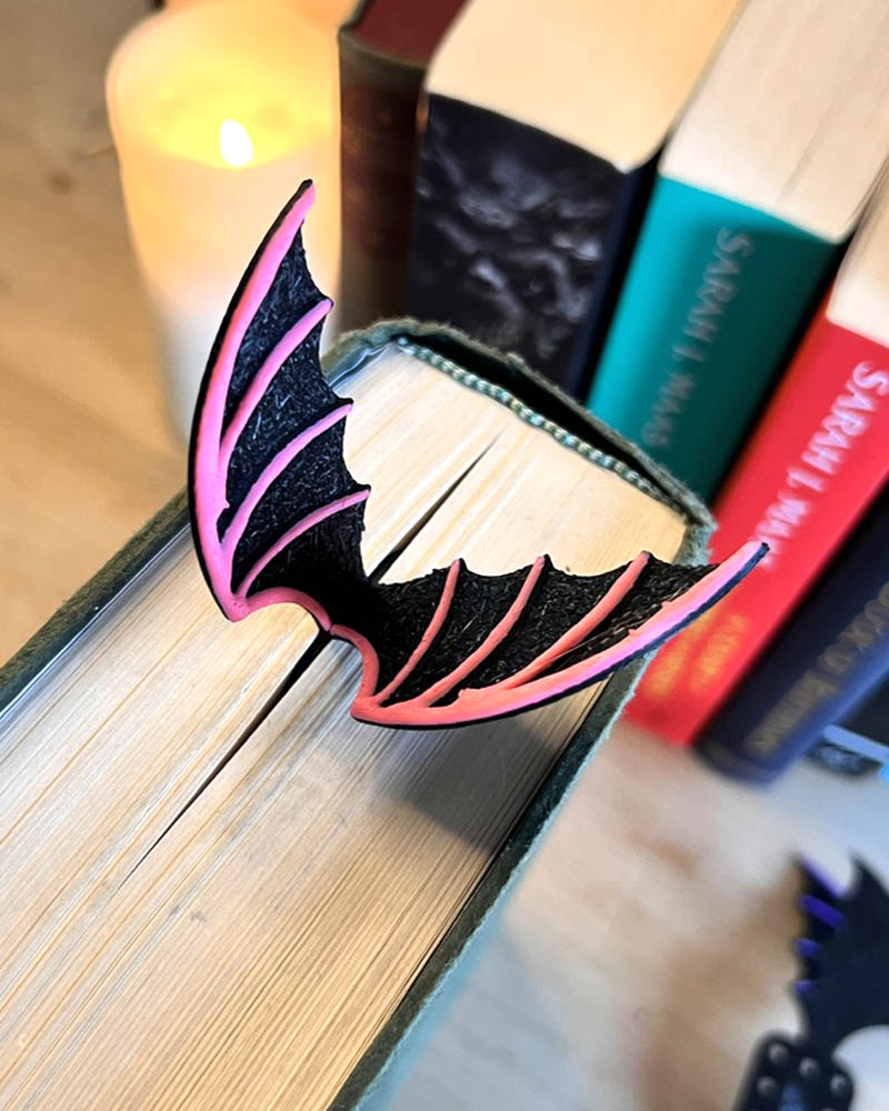 Dragon wing bookmark gothic fantasy accessory 3D printed black and red dragon wing page holder Gothic dragon wing design bookmark for fantasy readers Dark academia dragon wing book accessory fantasy book lover gift – dragon wing bookmark