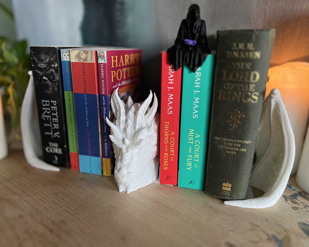 Majestic Dragon With Wings - Fantasy - Book End