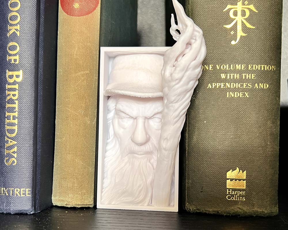 Gandalf the Grey book nook with hat and staff 3D printed LOTR shelf insert featuring Gandalf wizard Tolkien-inspired book nook with Gandalf figure Fantasy wizard book nook décor for Tolkien fans Gandalf Grey Pilgrim bookshelf insert for collectors