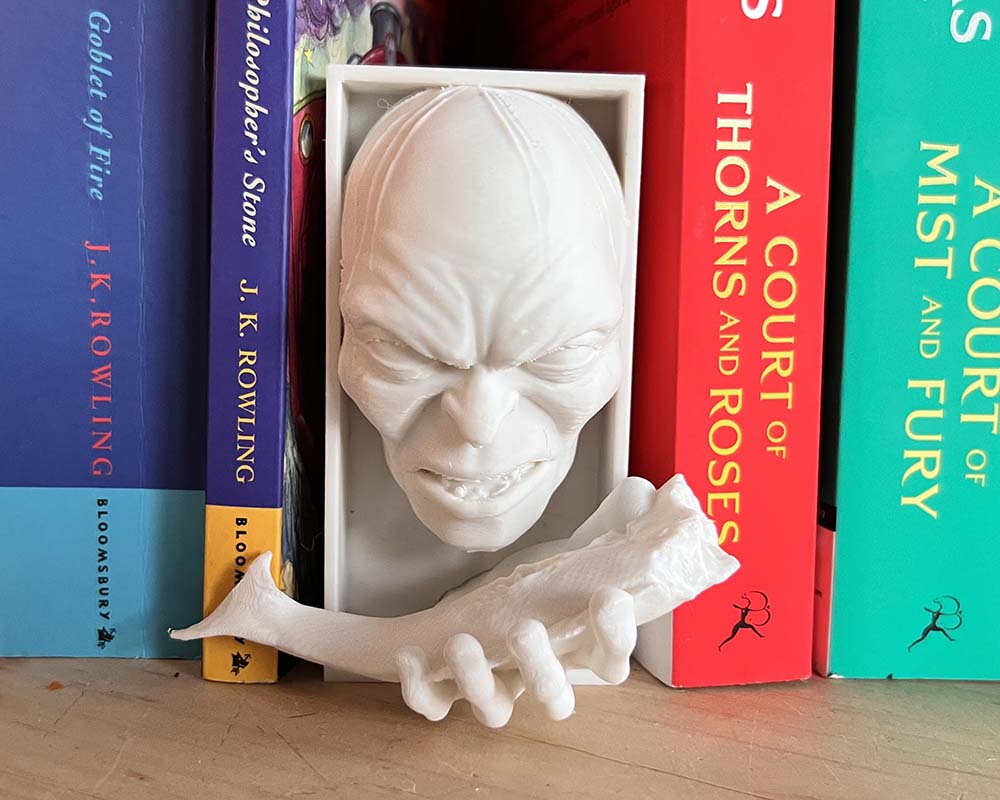 3D printed Gollum book nook with detailed bust for fantasy bookshelf