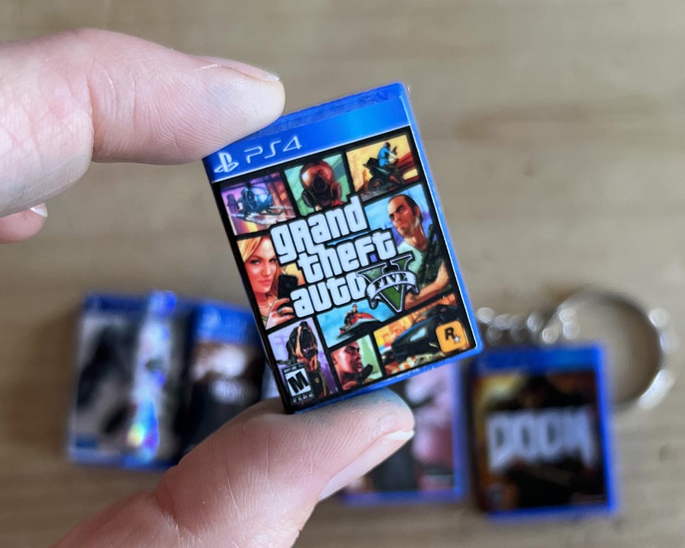 Grand theft auto playstion 4 mini game case keychain