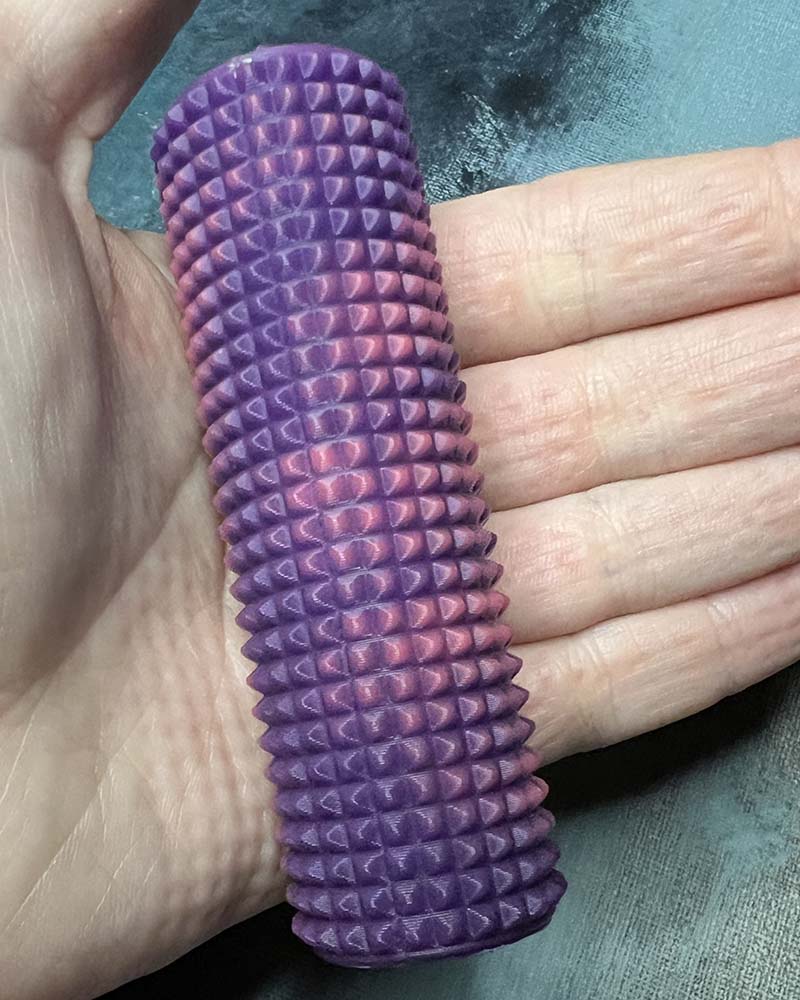 Heat reactive spiky fidget toy colour changing stim 3D printed sensory toy with tactile spikes and heat effect Colour change stim toy for autistic users and anxiety relief Spiky texture fidget toy that shifts colour with warmth Handmade sensory stim toy heat reactive design