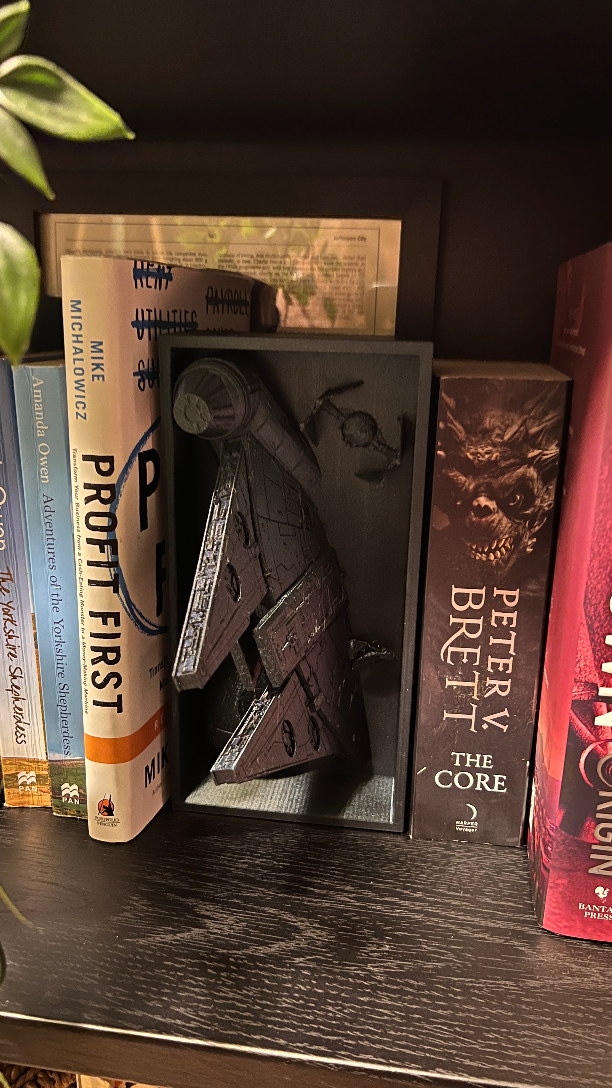 Millennium Falcon - Star Wars - Book Nook