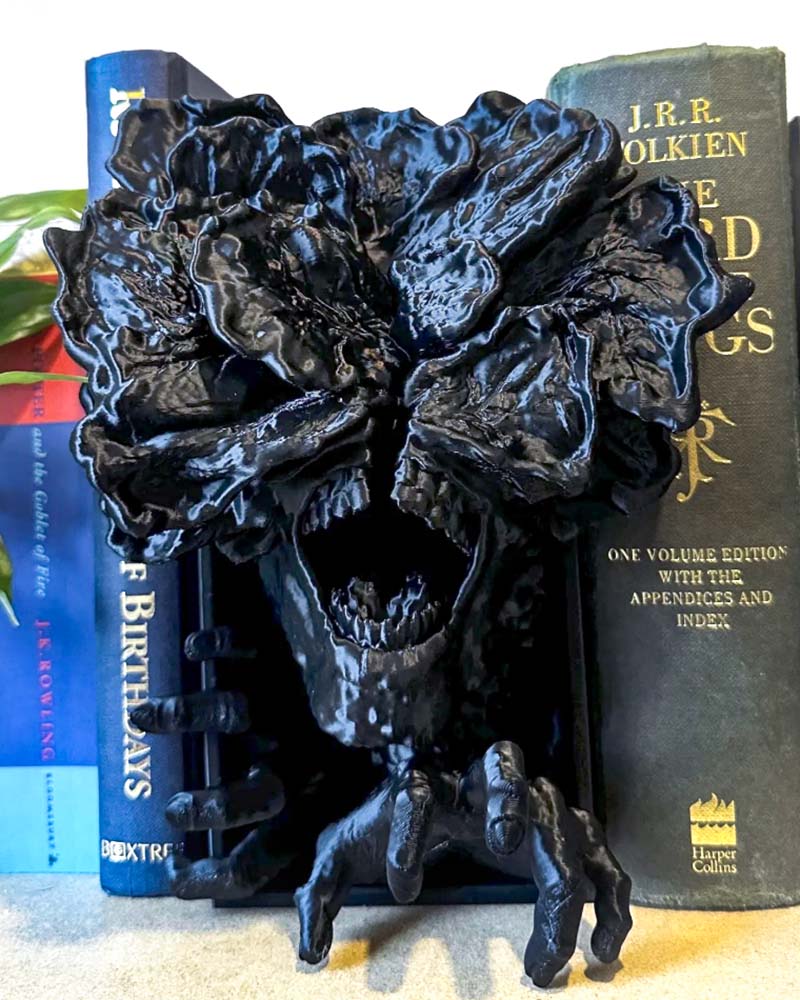 Last of us clicker Book Nook decor for book shelves in black PLA filament - sustainable gifts for gamers and TV series lovers - Ryan does 3D Print gifts