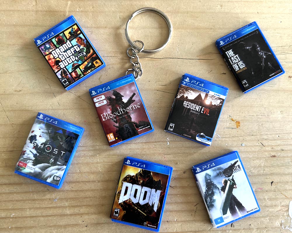 PS4 minature game cases keyring keychain for playstation
