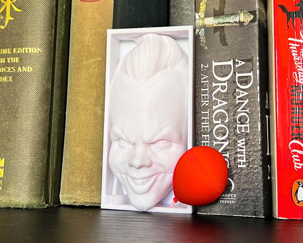 Pennywise book nook with red balloon IT inspired 3D printed horror shelf insert featuring Pennywise clown IT book nook gift for Stephen King and horror fans Creepy clown book nook décor with red balloon detail Gothic bookshelf insert Pennywise figure for collectors