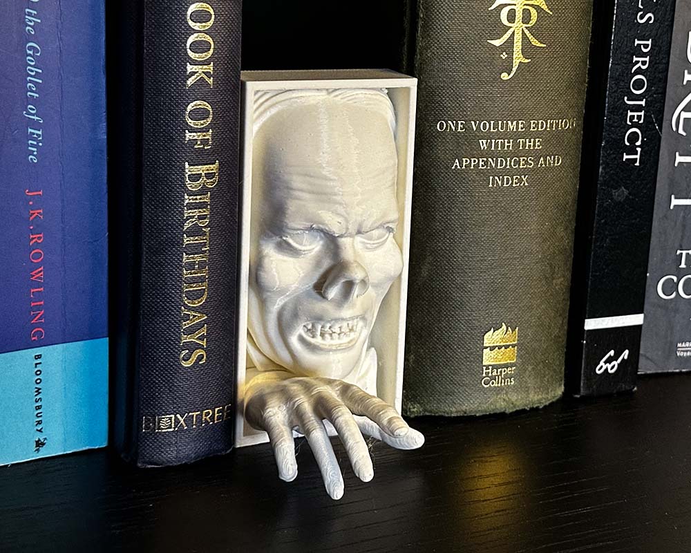 Romantic gothic shelf display based on Phantom of the Opera