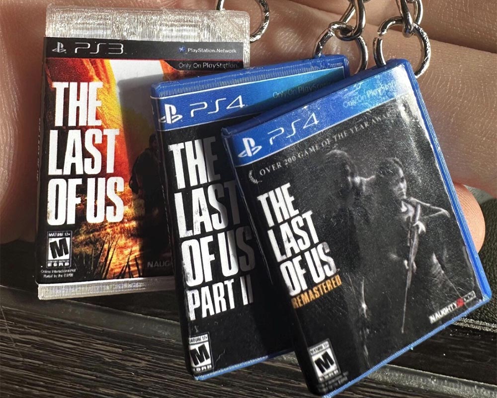 Miniature PS3 and PS4 game case keyrings from The Last of Us bundle - 3D printed and handmade. Ryan does 3D Printing