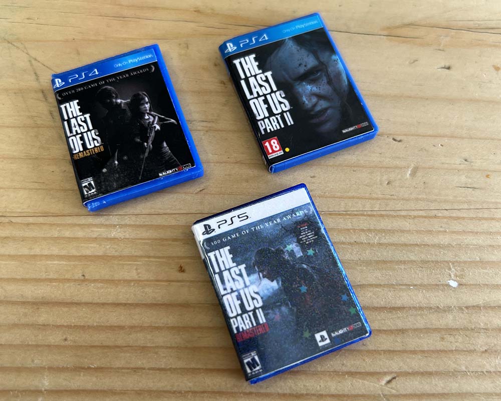 Last of us PS4 and PS5 remastered bundle in Playstation minature cases