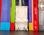 Predator book nook with snarling alien mandibles 3D printed sci-fi horror shelf insert inspired by Predator Predator movie bookshelf décor with alien hunter design Handmade Predator book nook gift for horror fans Predator head sculpt book nook for sci-fi collectors