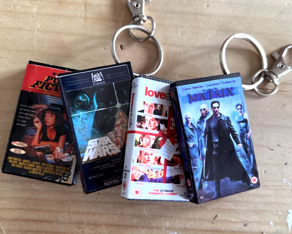 Mini VHS keychain retro 3D printed video tape 80s 90s nostalgic VHS tape keyring movie collectable Retro VHS style keychain for film fans and collectors Handmade VHS mini keychain accessory Vintage video tape replica fidget keyring