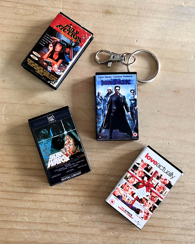 Mini VHS keychain retro 3D printed video tape 80s 90s nostalgic VHS tape keyring movie collectable Retro VHS style keychain for film fans and collectors Handmade VHS mini keychain accessory Vintage video tape replica fidget keyring