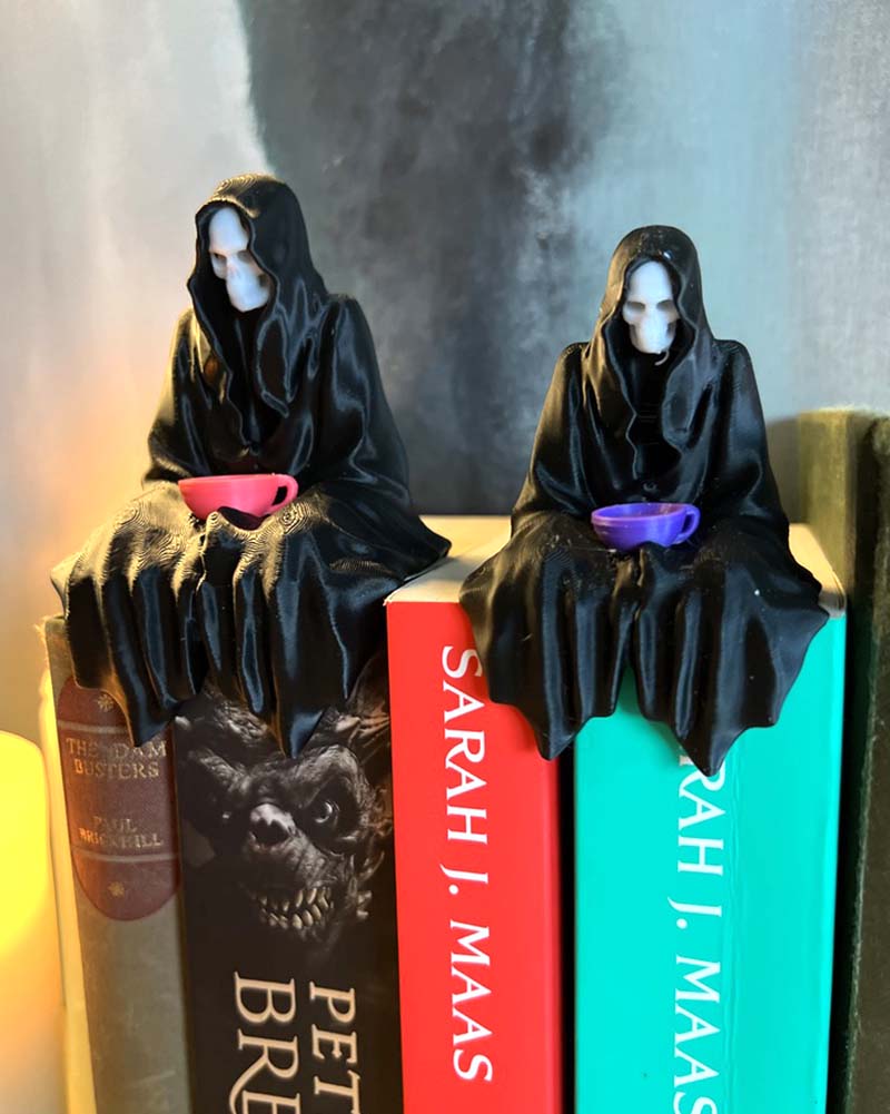 Suriel - ACOTAR - Book & Shelf Sit