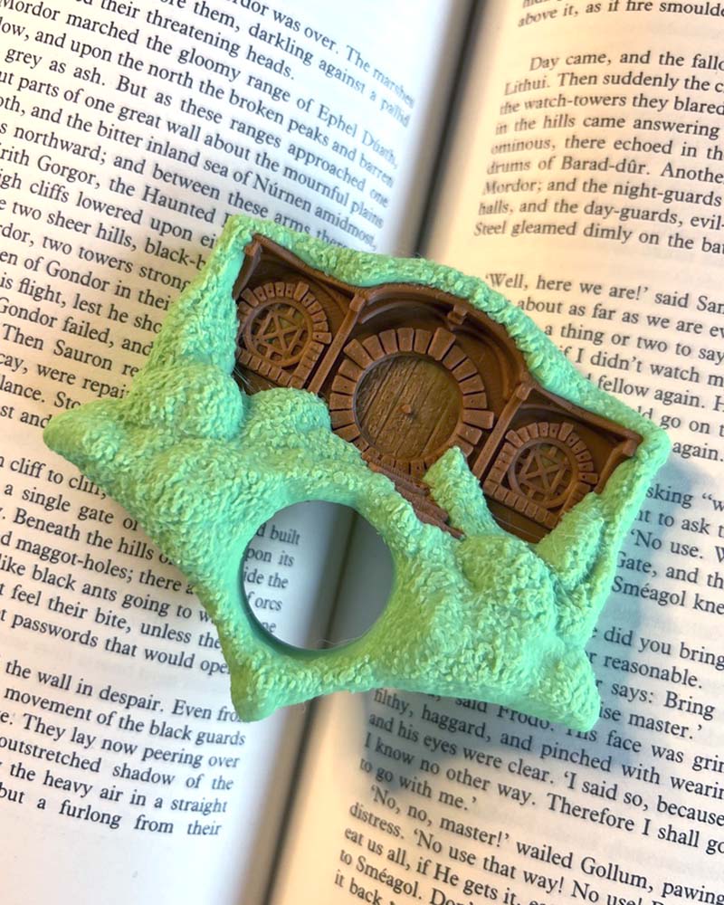 3D printed Hobbit hole thumb bookmark inspired by The Lord of the Rings