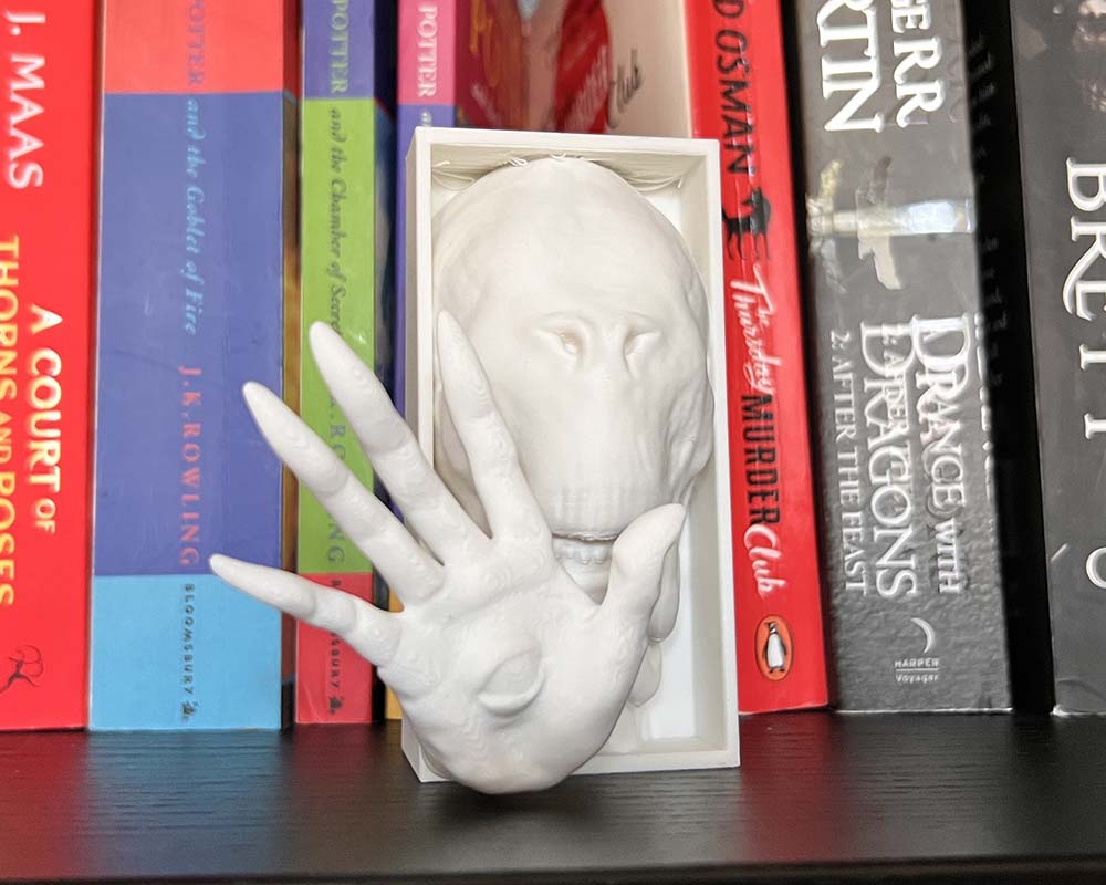 Pale Man book nook inspired by Pan’s Labyrinth 3D printed horror fantasy shelf insert with eye-in-hand design Gothic bookshelf décor featuring Pale Man creature Handmade book nook gift for Pan’s Labyrinth fans Dark fantasy book nook insert for horror collectors