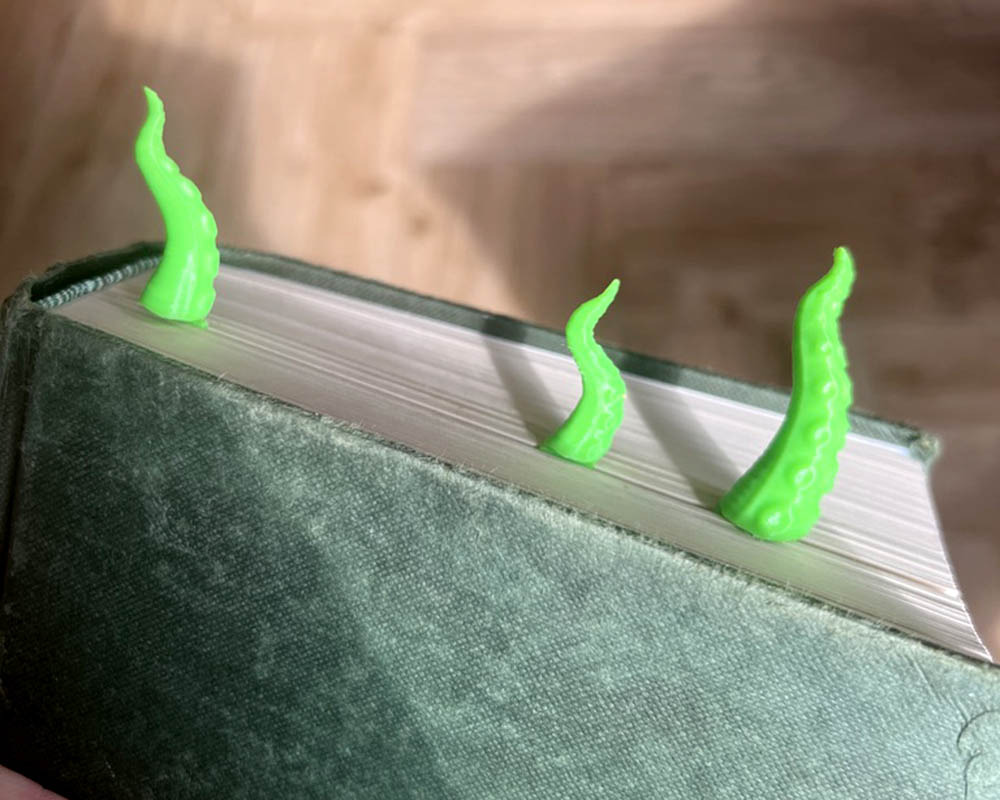Kraken tentacle bookmark large fantasy sea monster design 3D printed ocean monster bookmark with curling tentacles
 Nautical fantasy bookmark gift for readers and book lovers Kraken bookmark gothic dark academia ocean accessory Unique gift for fantasy readers – Kraken tentacle book holder
