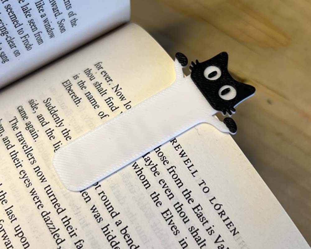 Black cat bookmark gift idea for cat lovers and readers